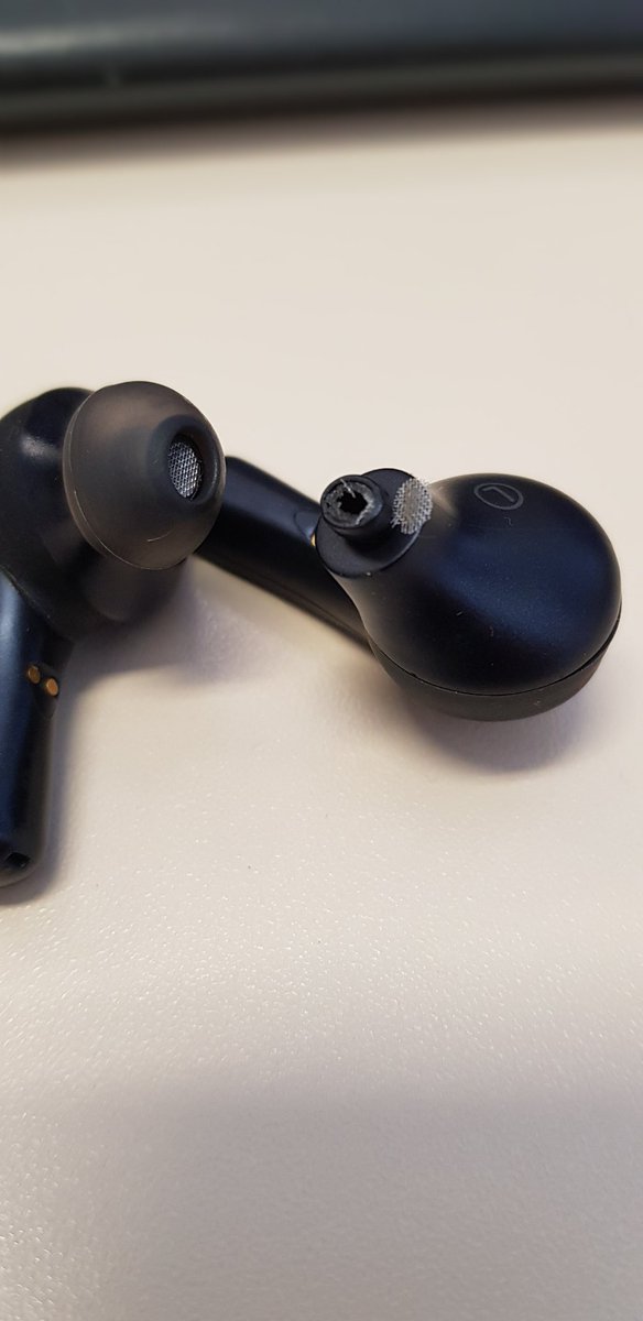 AJOliveiraRN's tweet image. Menos de um mês de uso e meu @PadmateAudio #PamuSlide já soltou a tela de proteção :(