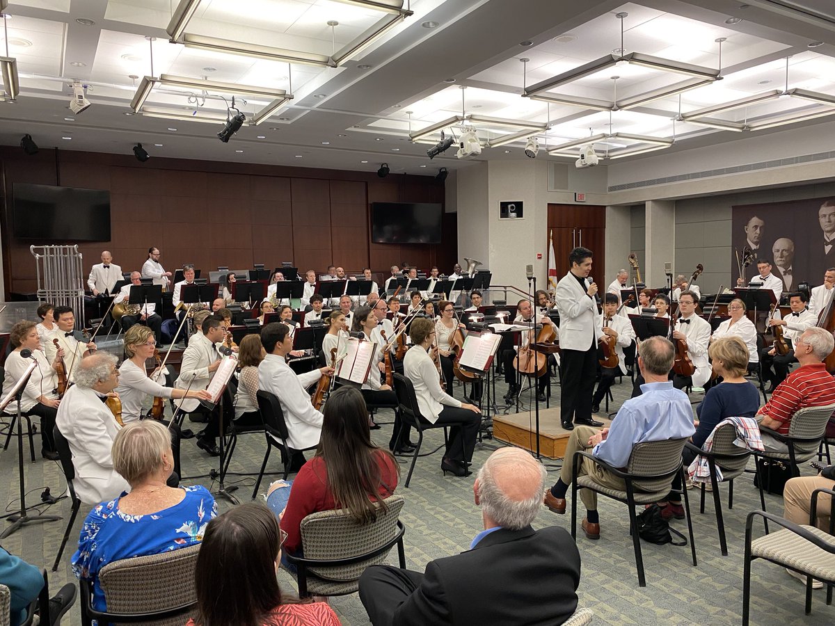 jmarkdoc's tweet photo. Jacksonville Symphony Orchestra Holiday Pops at Mayo Clinic. Great annual tradition with Radiology colleagues. @MayoRadiology #MayoClinicFL https://t.co/NsZ8ko0NHI
