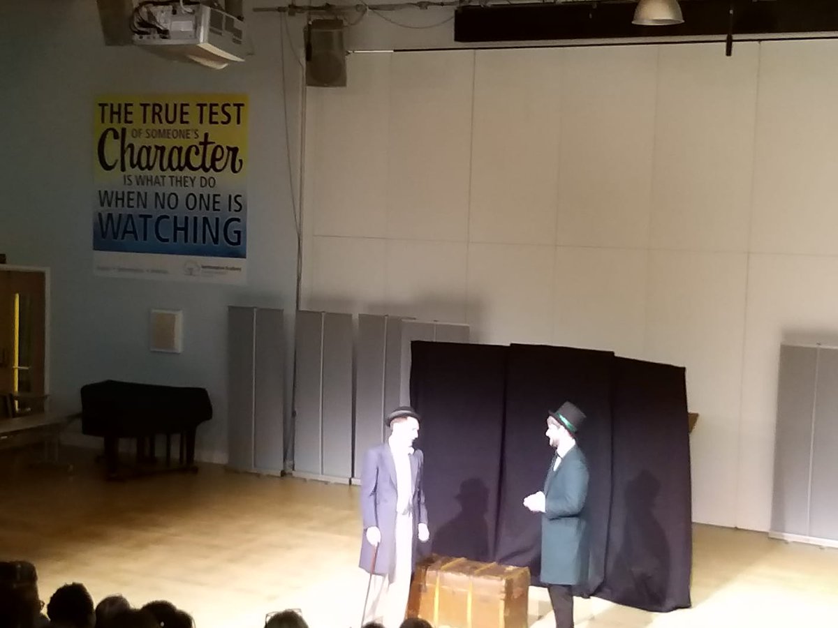 NA_English1's tweet image. Students fully engaged in Jekyll and Hyde performance by @OnSetTexts @northacad @ULEngNews