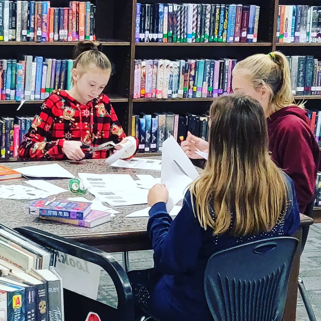 NPGrizzlyLib's tweet photo. Lots of fun the #wmslibrary today! The theme for the month is definitely PUZZLES! #bestatWMS #wsdlibraries https://t.co/dKasyJf57v