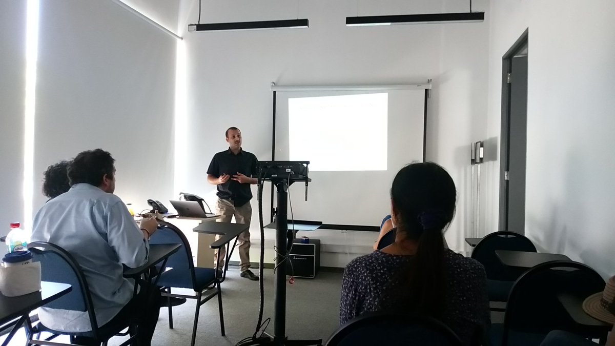 CICS_UDD's tweet photo. FullCICS | Comienza ahora en el #CICS la presentación de Simón Guendelman, "Por qué empatizar con otros 'duele', determinantes, plasticidad y correlato neuro-conductuales de la regulación emocional social". Médico, Psiquiatra y Psicoterapeuta de la U. De Chile.
#NeuroCICS #DCCS https://t.co/n9zyZmlab4