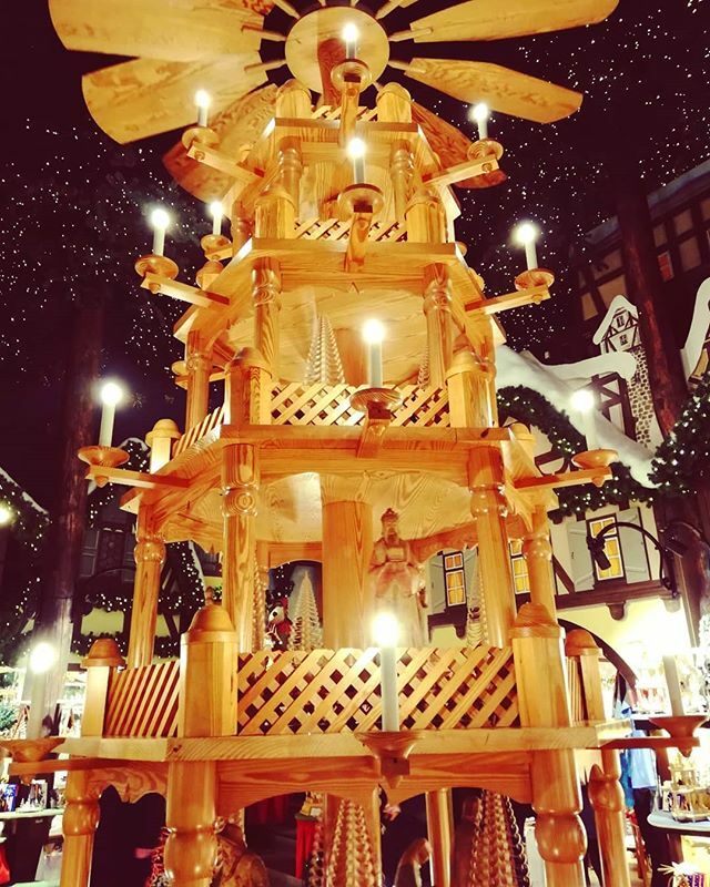 Se come me amate il Natale e le sue decorazioni non potete perdervi @kaethe_wohlfahrt una vera istituzione a Rothemburg ob der Tauber. Dal 1963 producono addobbi artigianali di magnifica fattura (e spesso molto cari) e il negozio è un tripudio di decoraz… ift.tt/2rx5NF7