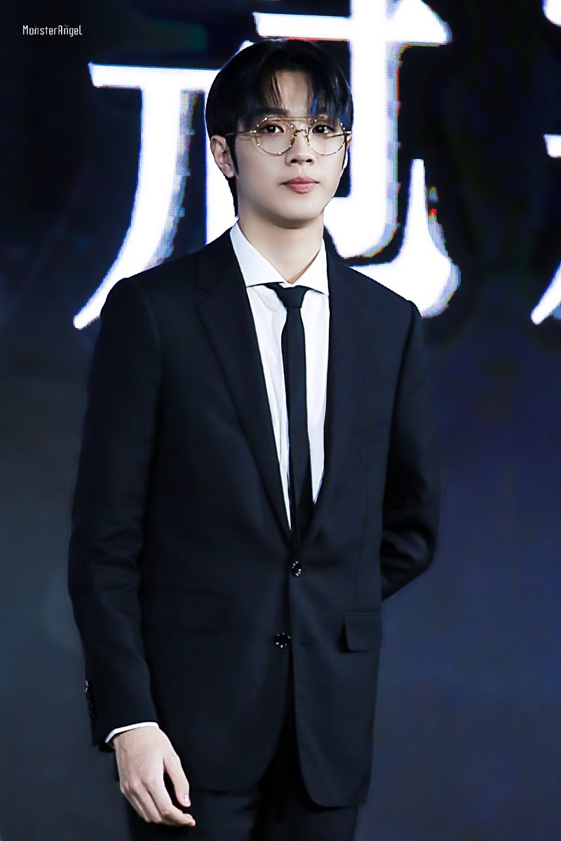 MonsterAngel923's tweet photo. 191210 Sina Fashion Style red carpet&amp; accept the reward
#赖冠霖 #賴冠霖 #Laikuanlin #라이관린 https://t.co/tySmXOfHPE