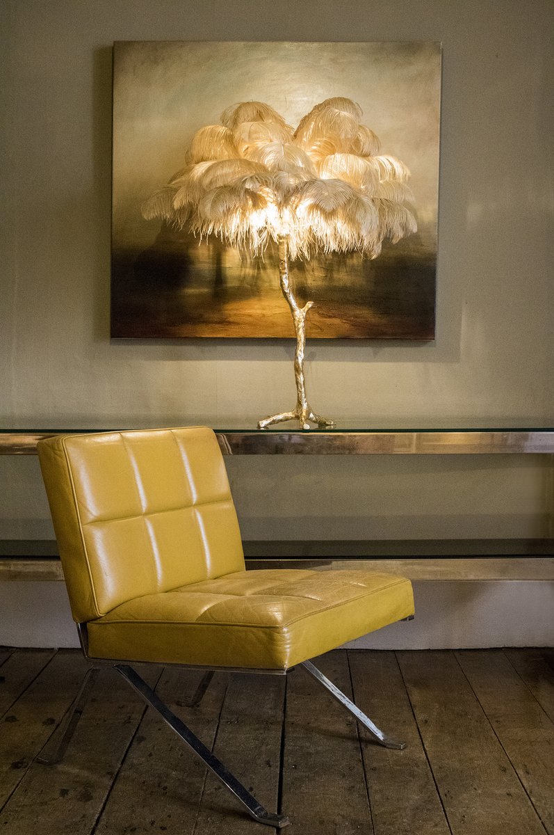CHRISTMAS IS COMING // Give the perfect gift this year with an A Modern Grand Tour feather lamp as seen around the house - available online as a mini lamp, floor lamp and chandelier in 17 feather shades and 4 base colours #aynhoepark #amoderngrandtour #featherlamp #lamp