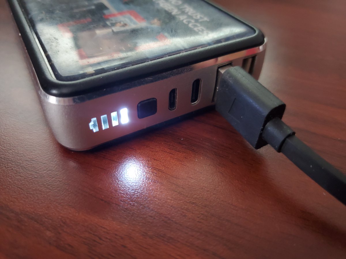 bxm6306's tweet photo. @origaudio why would you design your power bank status LEDs to stay on all the time (and use power) when it is providing charge power to a device instead of only turning them on temporarily with the adjacent button? #wastedenergy https://t.co/y88Kmal9ob