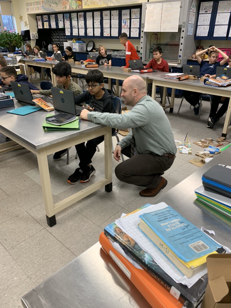 MahwahSci_Eng's tweet photo. Teaching Mrs. Walter’s Life Science students the basics of TinkerCAD, 3D design and printing software for use with their Cell Toy projects. @RamapoRidgeMS @mahwahschools @Dznee1 https://t.co/cjrbFEoR5p