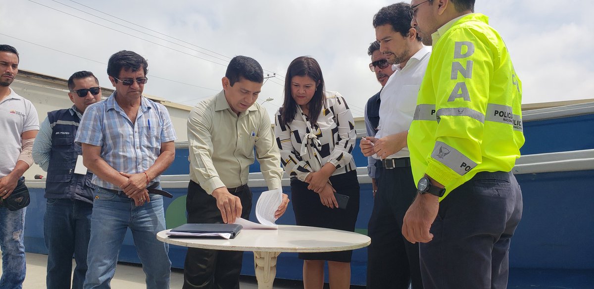 gobersantaelena's tweet photo. La Gobernación de la provincia recibió 2 lanchas y 3 motores que estaban bajo custodia de @inmobiliarec luego de ser decomisadas en Operativos Antidrogas. La liberación de las fibras permitirá su utilización para patrullajes marítimos por parte de #Capsal. @Lenin @mariapaularomo https://t.co/q2j9ESr3g4