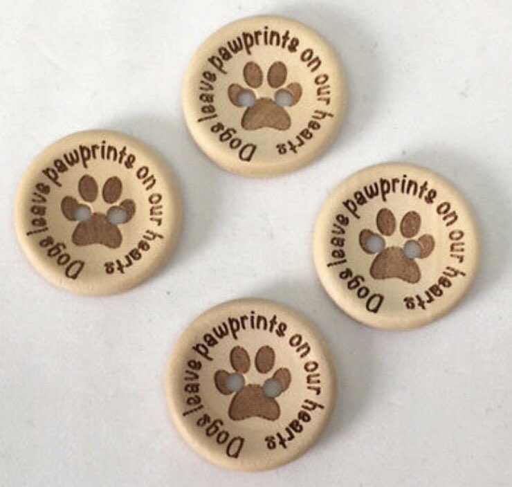 ANote_ToOneself's tweet photo. I might have run out of elastic but I found the pawfect buttons to complete the closures on my newest Notebooks #dogs #Noteboks #TuesdayMotivation #CraftBizParty #Londonislovinit #christmasgifts https://t.co/1MvKFDlsYV
