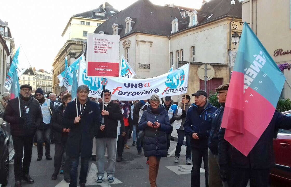 chrenaudin's tweet photo. #GenerationsRetraites 
Nous étions encore près de 5000 à battre le pavé dijonnais cet après-midi pour dire non au futur système de retraite Macron !! Et Génération.s toujours bien présents ! @Gen_Dijon21 @GenerationsMvt https://t.co/kCk5wdCNku