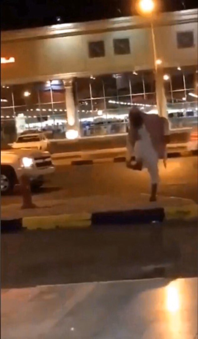 OctDon's tweet photo. الامام: هل تعلمون بماذا يفكرون بناتكم كل يوم؟
المصلون: لا
الامام: يفكرون في الحبيب
المصلون: صلى الله عليه وسلم 
الامام: https://t.co/slWh4rwgDw