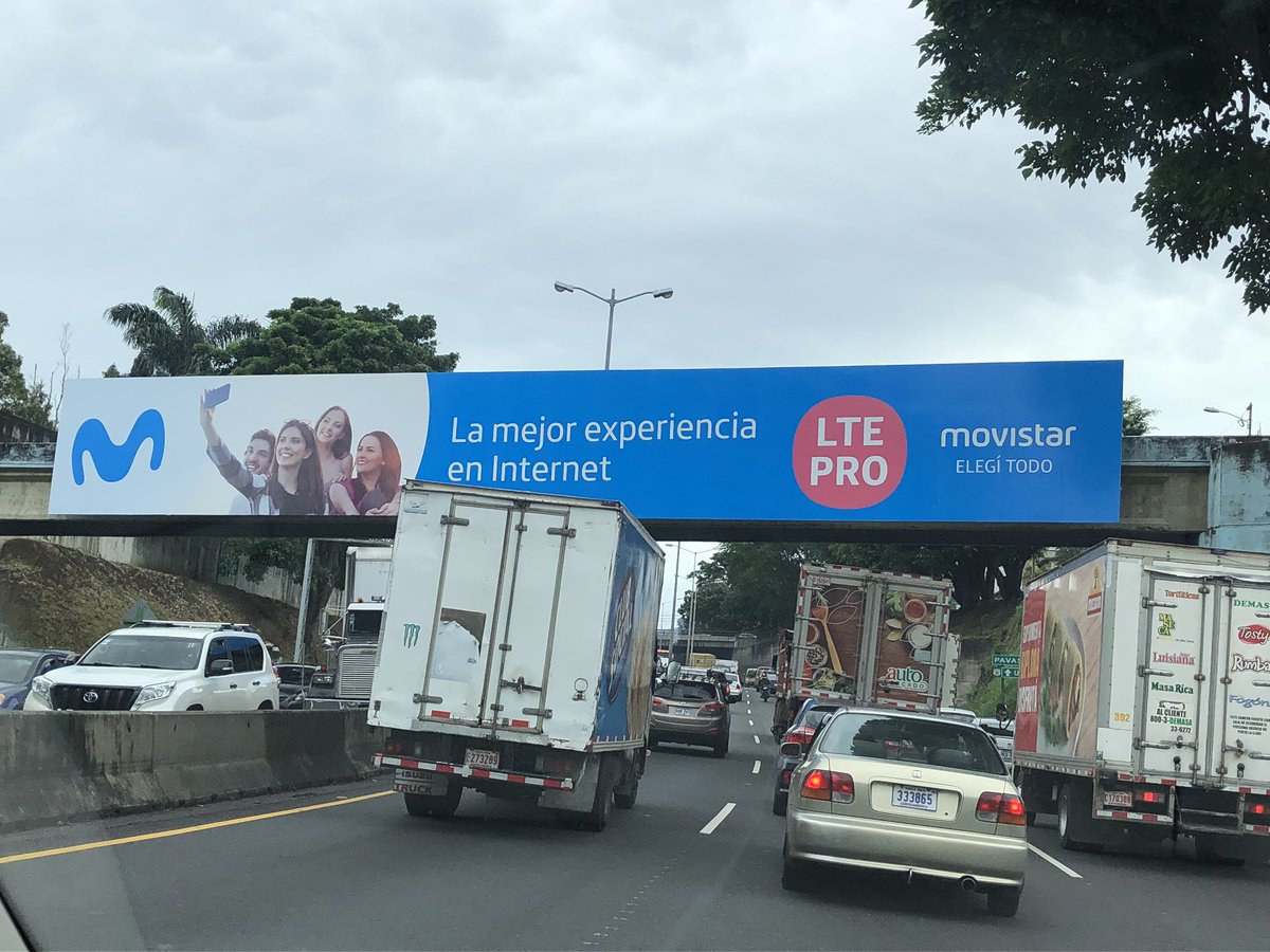 sibajad's tweet photo. #Pregunta ¿Es legal que una marca comercial utilice puentes del estado para colocar vallas publicitarias? https://t.co/umIx5nAJVk