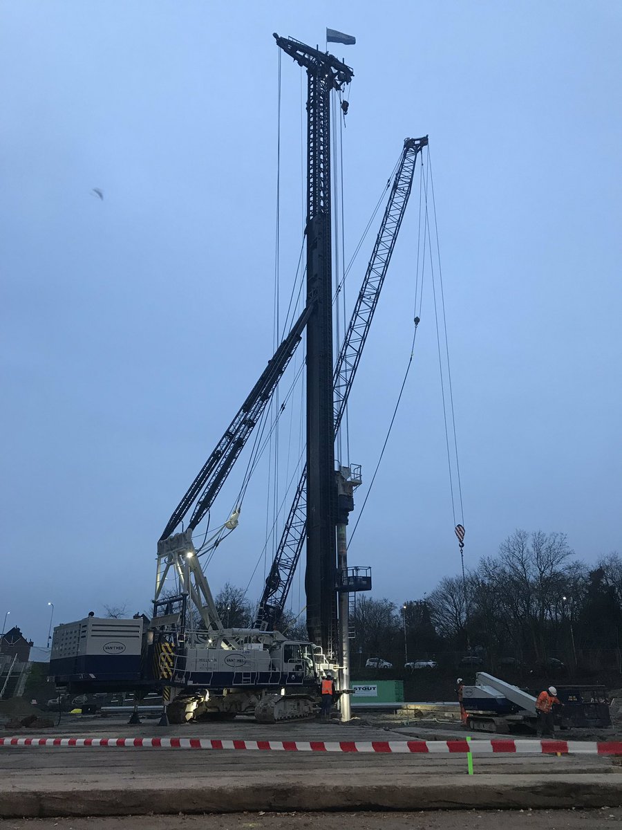 Zojuist de feestelijk handeling verricht voor de eerste paal van Het Huis van Albrandswaard #trots #eerstepaal <a href="/ALBRANDSWAARDzh/">gem. Albrandswaard</a> <a href="/StoutVHG/">Stout</a>