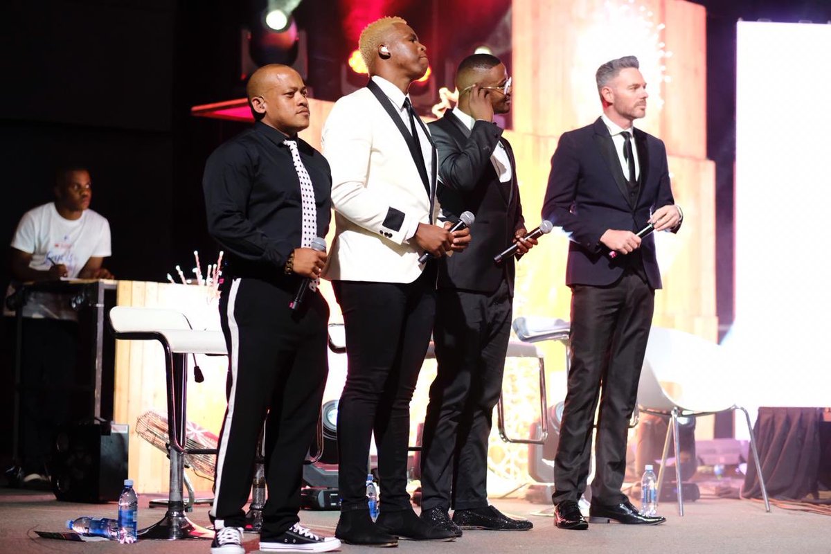 Ladies and gentlemen, <a href="/SwingCityBand/">Swing City</a> and <a href="/EarlyB_Music/">Early B Music</a>! 

#SparJacaCarols 🎄
#JacaBreakfast