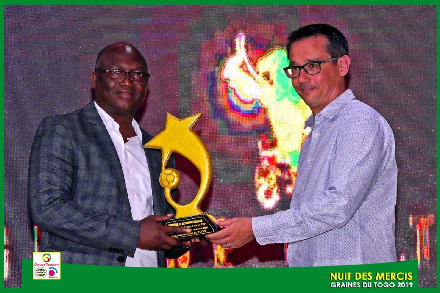 YasTogo's tweet photo. Le DG du groupe TOGOCOM M.Paulin ALAZARD a honoré «La nuit des Mercis» de sa présence et a réitéré l’engagement aux côtés de « Graines du Togo » pour la détection de jeunes talents sur l’ensemble du territoire.
#4GTogocel #LeLeader #NuitdesMercis #GrainesduTogo #Football #Ftf https://t.co/0QPIuH5K5N