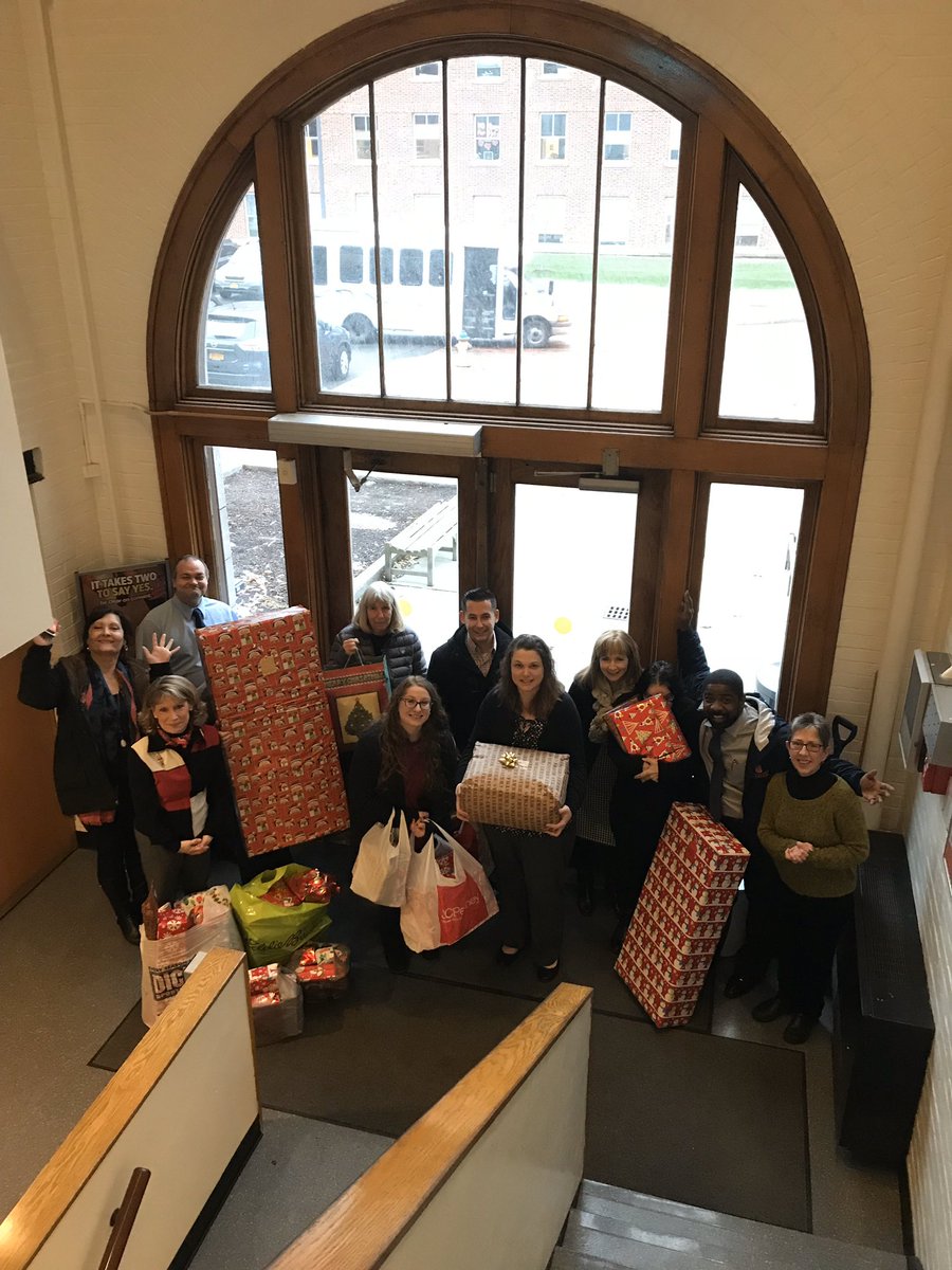 SU_Registrar's tweet photo. RO Team is honored to make the holiday brighter for a family in need #onecuse https://t.co/BcCtPbmGFH