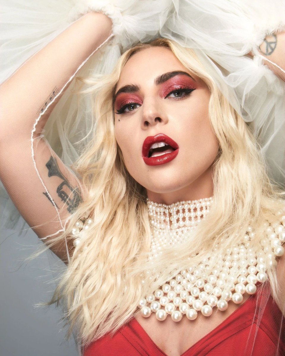 Lady Gaga Updates On Twitter Lady Gaga On Billboard S Year End