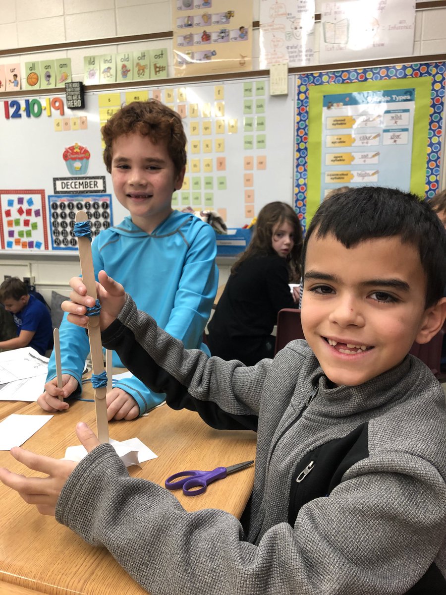 KymHarjes's tweet image. Hard at work on today’s Design Challenge @OfficialNGSS @hvrsd_STEM #engineersatwork