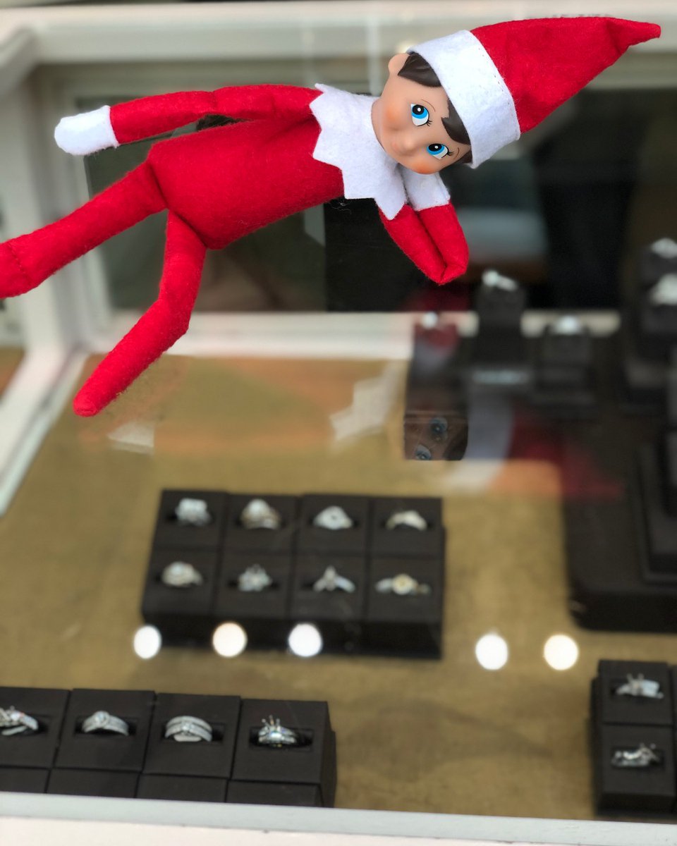 KCPLDistrict's tweet photo. Diamonds are an elf's best friend too, right? 💎 @thepolishededge
#kcmo #kcpldistrict #shopping #holidays https://t.co/MhenJYtNvI
