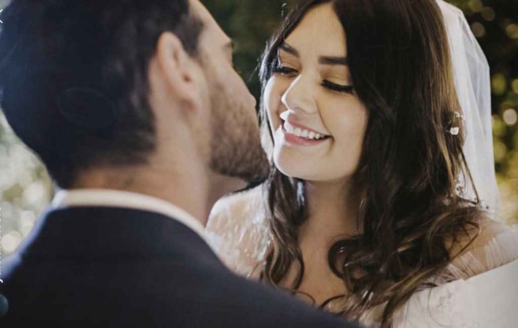 ICONOSMAG's tweet photo. Felizmente casados, felicidades @yuritaflowers y Matias Aranda 🎩👰🏻🤵🏻💍 #iconosmagazine https://t.co/epU4GxBHe9
