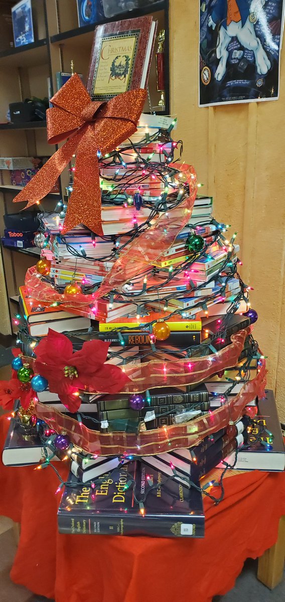 HamiltonMS1's tweet photo. Stop by the #AHMSHuskies Library to see these beautiful holiday displays set up by Ms. Holliday! We're loving the Holiday Spirit! 🎁🎄❄☃️📚📖 #BookmasTree @ahmslibrarytech https://t.co/qogODBpfYK