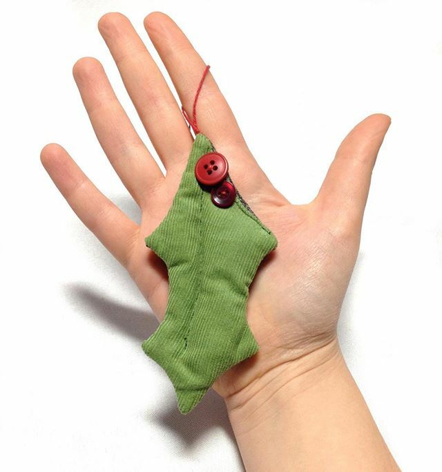 hellopidgepidge's tweet photo. Corduroy and buttons ready to top your holiday gifts. 💙 https://t.co/W6vQW6HLLY https://t.co/5SiI1Ji7Iu
