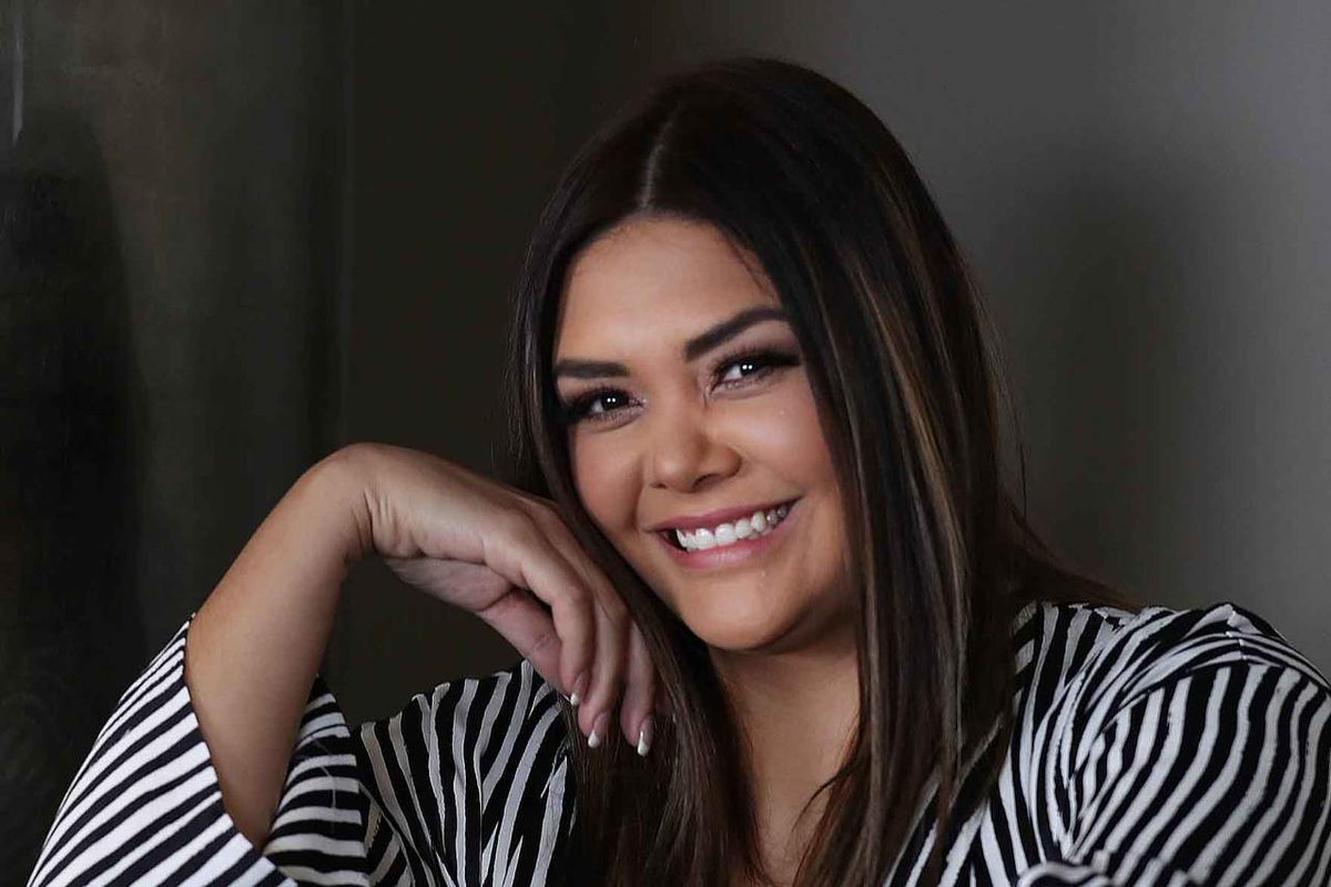 quegustotv's tweet photo. Yuridia confirma que se casó con romántica foto de su boda 👰😍 https://t.co/ZQ3hPXuSZg https://t.co/ZbfR6xMZ5n