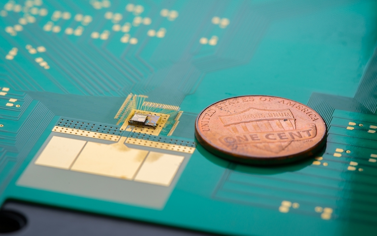 Davienne_D's tweet photo. A new power saving chip could significantly reduce or eliminate the need to replace batteries in #IoT devices and #wearables. Here's the scoop on the "wake-up receiver." https://t.co/yvywGNxcVf https://t.co/3MEQYYj03U