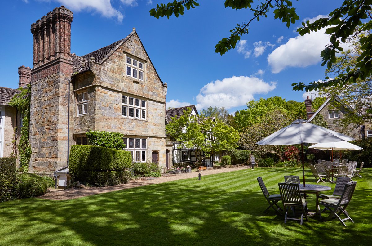 Stretched out across eight acres of parkland gardens, @OckendenManor is only a short trip from the capital, but feels a million miles away from the city life. Here's everything you should know about this luxury spa hotel in West Sussex: bit.ly/35fpXSQ