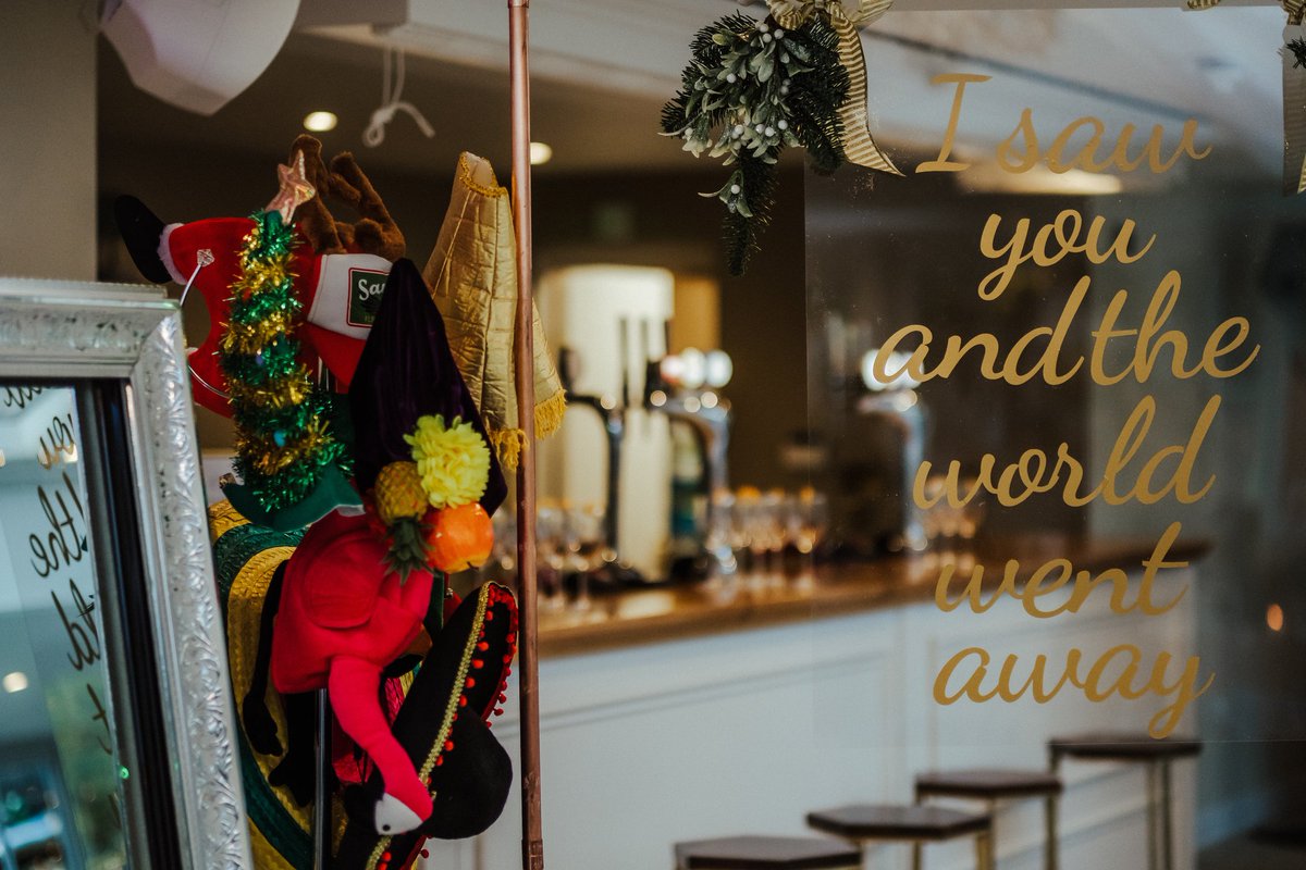 nova_memories1's tweet photo. Our Beautiful Mirror and Copper Frame  Captured by @mattebbagephoto
Venue @hayne_house_kent_wedding_venue

#memories_mirror
#weddingdecorations
#kentweddings
#kentbrides https://t.co/zoL4EJe7fG