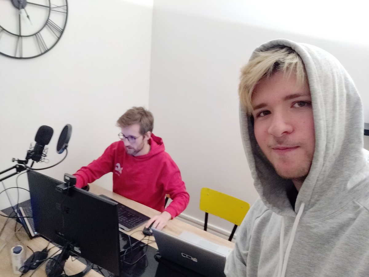 h25io's tweet image. Live dans 1h30 ! #Santh25klaus