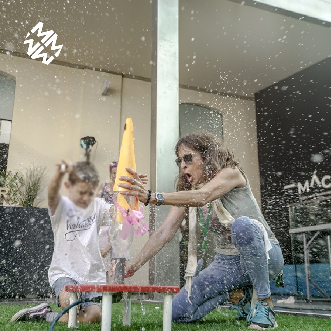 💥🎼 MenudaMúsica ⭕⬆ en #MÁCFestival te lleva al espacio con el Taller de Creación de Cohetes Voladores. Visitaremos el planetario y luego crearemos  nuestro propio cohete 🚀 
▪
📆 SÁBADO 14 DIC
🕐 12.30-14.00
🔻 MUNA | PATIO ANTONIO PINTOR
#MÁCFestival2019 <a href="/MuseosTenerife/">Museos de Tenerife</a>