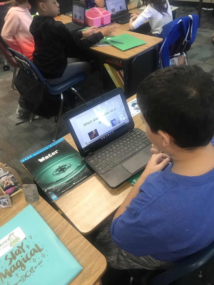 denise_holmes4's tweet photo. Sierra Verde 4th graders using Pear Deck while learning about Water with our Teacher Candidate from ASU @SVViperPride @DVUSD #ASUteachercandidate @PearDeck https://t.co/c72RQo8vi5