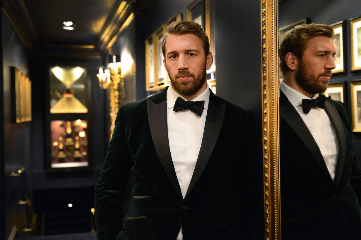 dress2killuk's tweet photo. Dress2Kill's Christmas offer is LIVE!⬇️
Get 10% off ALL bespoke suits, get in touch today to redeem!🎄
#Dress2Kill #BespokeSuits #ChristmasOffer #SpecialOffer #TailoredSuit #BlackTie #WeddingSuits #TweedSuits #HandmadeSuits #TailorMade #Handmade #Threads https://t.co/NEJc1Vyfw6