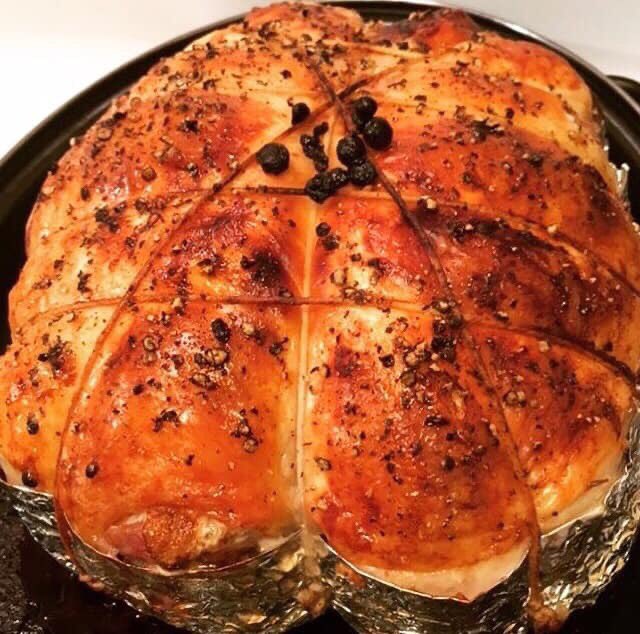 KitchenSprout's tweet photo. #TorontoRun🏃 to .@dilisos in @StLawrenceMkt #EverythingForChristmas #FreshTurkey
#BonelessStuffedTurkeyBreast #BlueberryGoatCheese #PecanSageBreadStuffing #TurkeyStock #CranberrySauce #Gravy #OvenReadyMeatloaf #ThymeTurkey #MintLamb #RosemaryVeal #OvenReadyPorchetta #Tourtiere https://t.co/FuJd6a0Y98