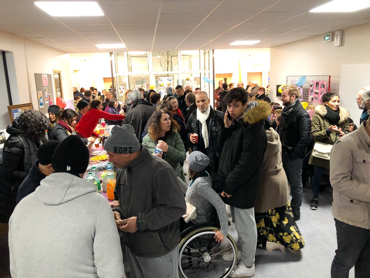 VilledeReims's tweet photo. Du monde aujourd’hui à l’occasion de la journée #PortesOuvertes de la #Maisondequartier des Épinettes ! Sport, #gaming ou encore #MultiAccueil, les habitants ont pu découvrir les activités qui y sont proposées ! https://t.co/HXICNMTQbJ