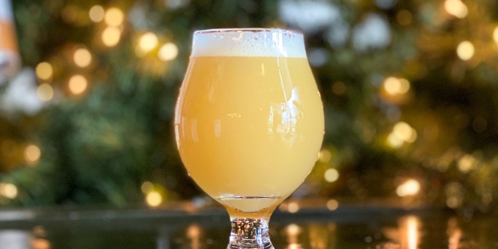 DorchesterBrew's tweet image. Introducing Light Year Journey, our brand new New England IPA on tap now. Made with El Dorado and Ekuanot hops, this has juicy citrus and candied stone fruit notes.

#craftbeer #dorchester #newipa #newenglandipa #beer #drinklocal #bostonbrewery