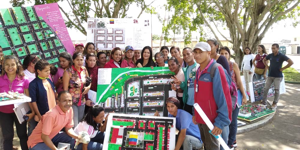 MariaVallenil15's tweet photo. #Hoy11Dic desde Monagas junto al @PartidoPSUV @yelitzePSUV_ seguimos Avanzando y Decretamos la Pq Las Cocuizas 100% Cartografíada para q nuestro Pueblo sea el Constructor del Plan de Desarrollo de nuestro Estado, orientación de nuestro Presidente @NicolasMaduro #PuebloEmpoderado https://t.co/2i2iOg2BEW