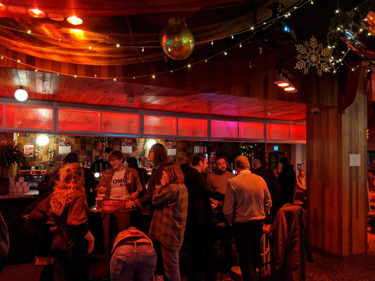 WiredSussex's tweet photo. Oh the weather outside is frightful...but we've got plenty of delicious pizza, seasonal tipples and a toasty venue @PatternsBTN to keep you warm. Let's get our #WiredBrighton Christmas Meetup started! ^EJ https://t.co/xGn8P8S70e