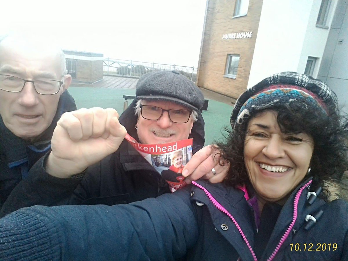 Poole_Labour's tweet photo. Some of our Hamworthy group out and about in Storm Brendan today! β£
β£
Dedication to a Labour government π β£
β£
#PutPooleFirst https://t.co/3iGMRp6cu2