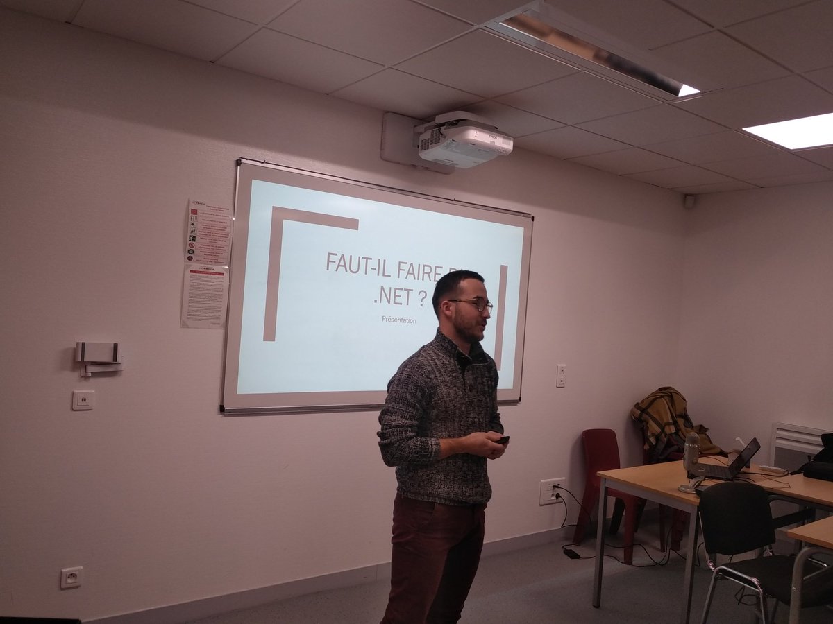 On commence notre session langage de programmation avec Dimitri Rayer étudiant <a href="/MDSAngers/">MyDigitalSchool49Student</a>  qui nous parle C# avec son talk "Faut il faire du .Net ?"

#HumanTalks #Angers #DotNet