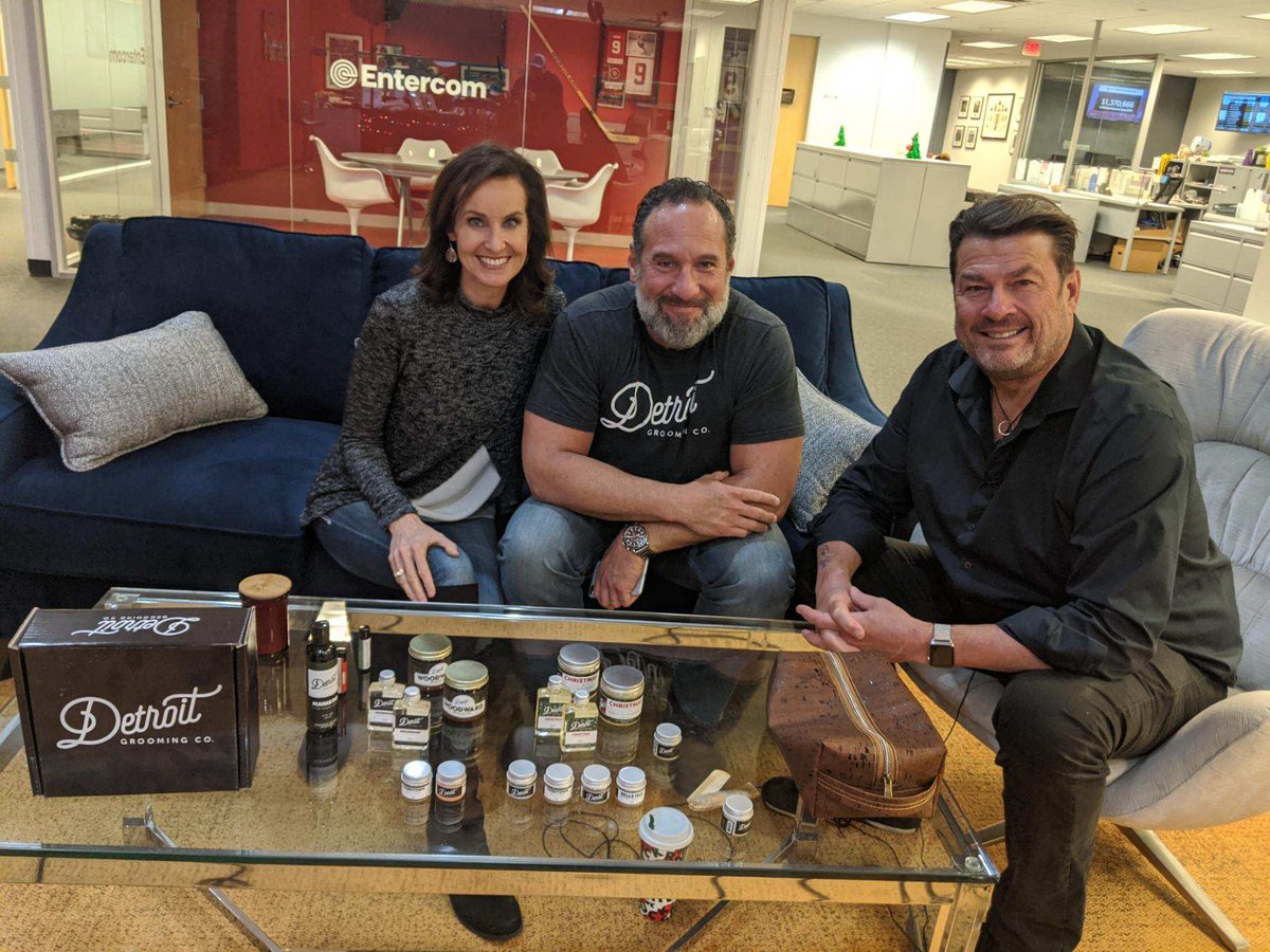detroitgrooming's tweet photo. Thank you @1043WOMC @stephenclark @JoAnnePurtan for having @DGCLou on to talk about all things #Christmas with #DetroitGrooming!
https://t.co/7diyTWqgDI https://t.co/tZksDtSB6a