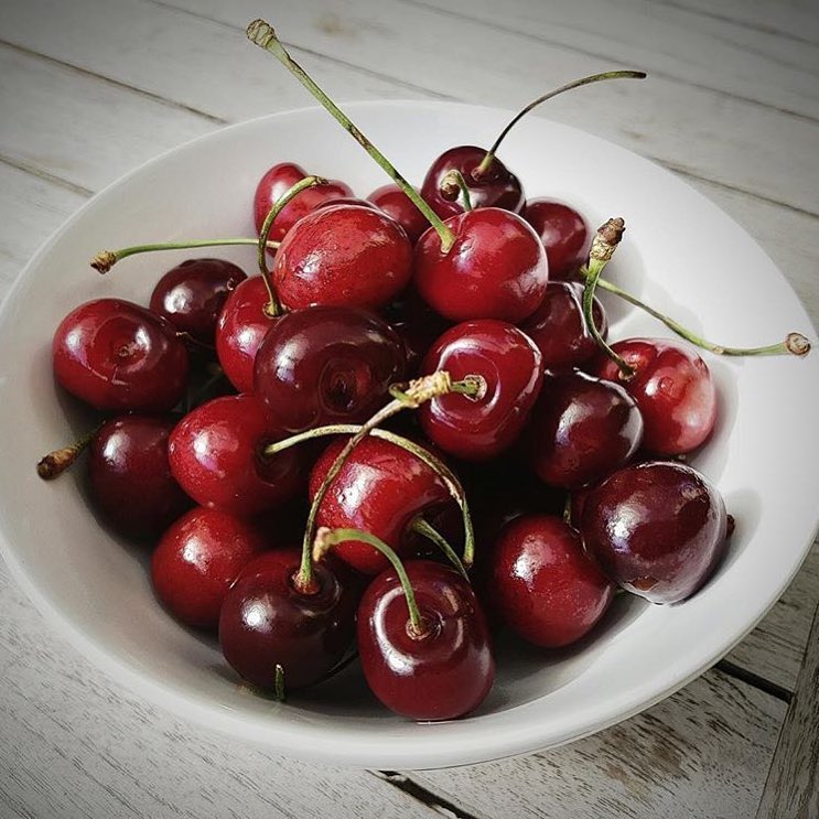 PureCountryJa's tweet photo. It’s one of the healthiest fruits! 🍒 ⁣
⁣
Cherries may help to protect your body from chronic diseases like arthritis and diabetes and might even promote healthier sleep 😴 ⁣
⁣
#PureCountryJuices #CherryJuice https://t.co/2My88jxxAf