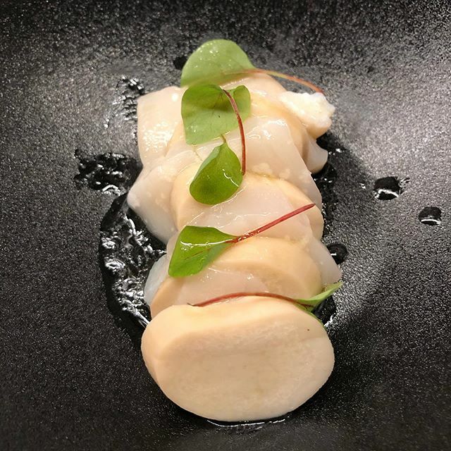 JamesWaddingto3's tweet image. Scallop, King Oyster Mushroom and pine dressing @theseathesea_ from chef @leocarreiraa  I really enjoy the food and the team is warm and helpful. #foodie #chef