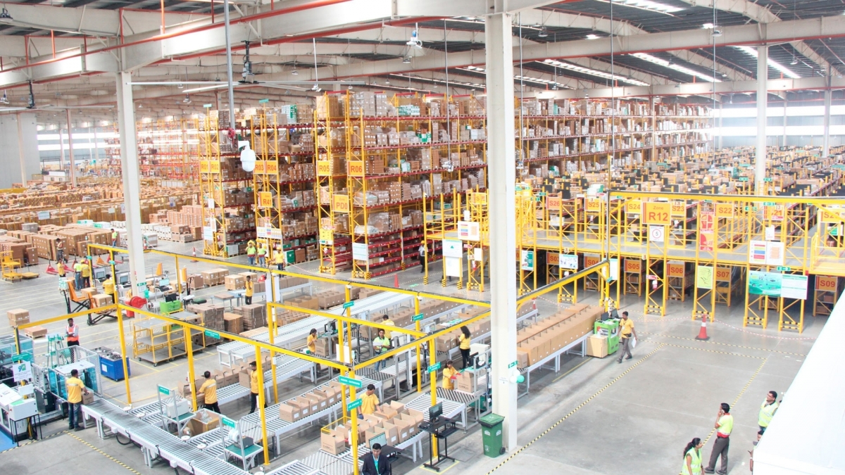 Davienne_D's tweet photo. Schneider Electric opened its first Smart Distribution Centre in India. Early results are showing expected energy savings of 10-12% and an increase in logistics efficiency of 5% at the site. #IIoT https://t.co/xjeBIElbYd https://t.co/QpdsVhN2PU