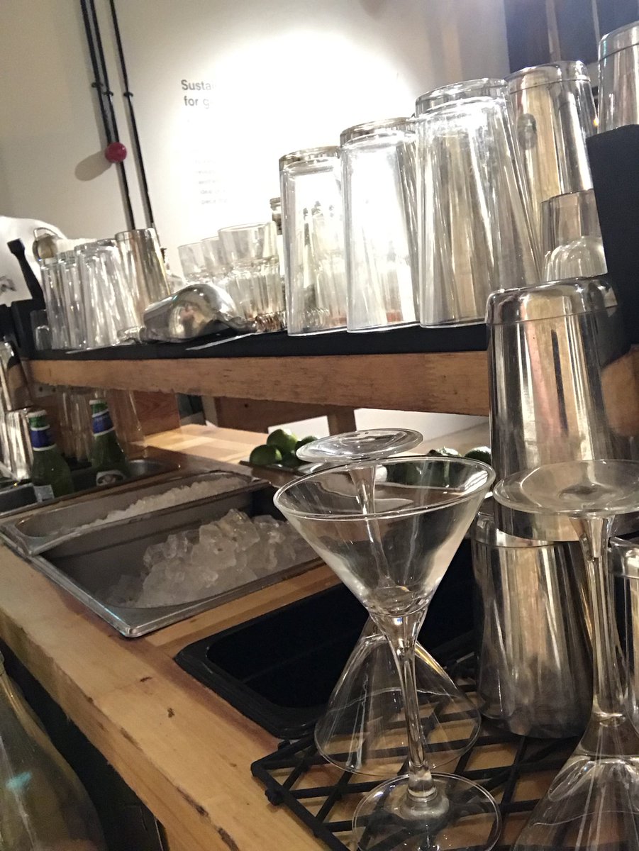 Showcase tweet media