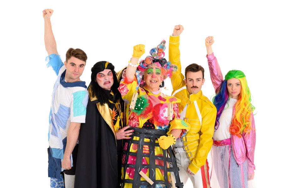 QuinnROfficial's tweet photo. Getting ready for Press Night @TheGTRoyal for Aladdin! #panto #Aladdin https://t.co/ZdrDc4h5NY