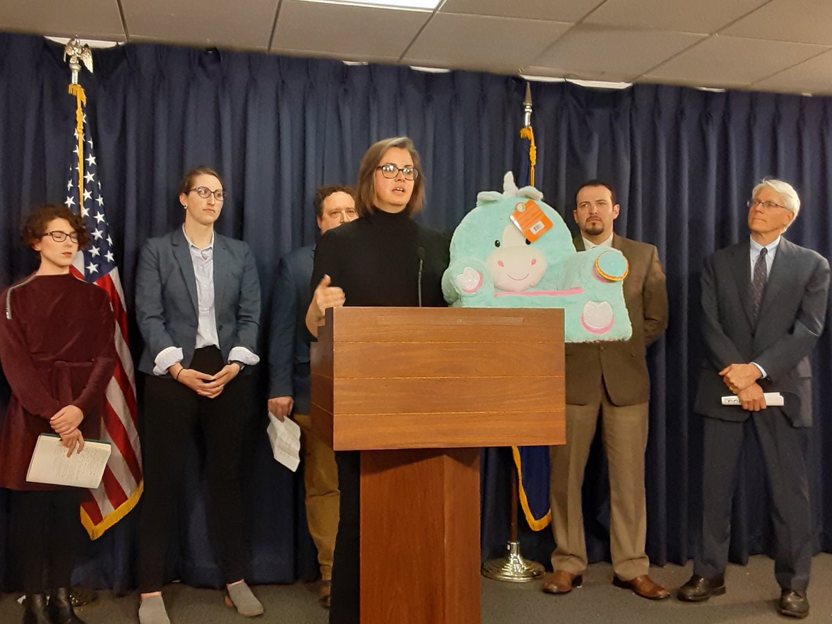 CleanHealthyNY's tweet photo. Why is @clean_bobbi holding this chair? It's cute until you read the label: it comes with harmful unnecessary #chemicals added as flame retardants. When @NYGovCuomo signs the #ChildSafeProductsAct, kids can have their chair minus the toxics. #nontoxicny
https://t.co/nqJPi6Rhal https://t.co/VukcZ9xXmb