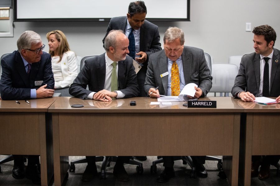 Regents sign $1.1 billion UI Utility System public/private partnership #P3 #PPP  dailyiowan.com/2019/12/10/reg…