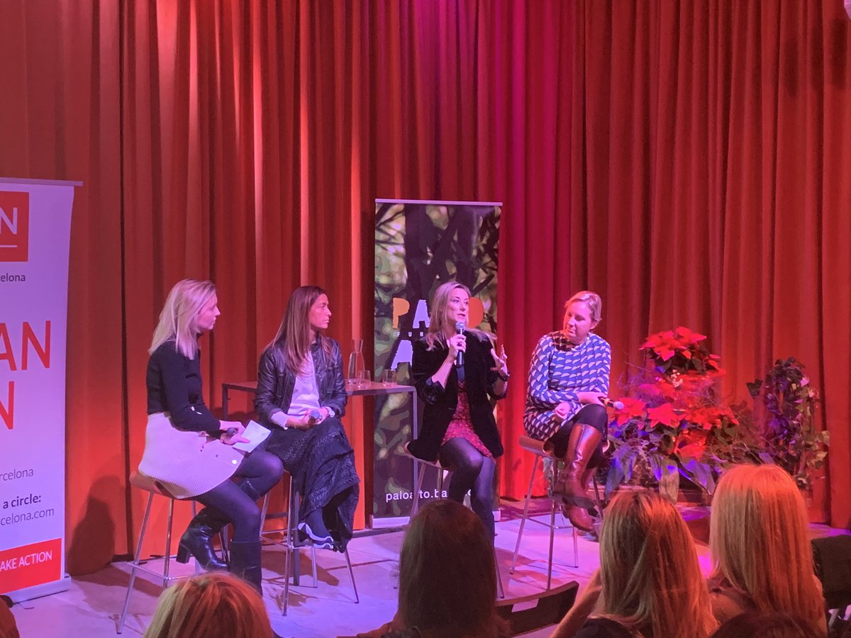 LeanInBCN's tweet photo. “La diversidad es un valor y el mundo cambia a favor de la diferencia” #Hackingmoney #Leaninbcn @agenersurrell https://t.co/vKnQICo6Xq