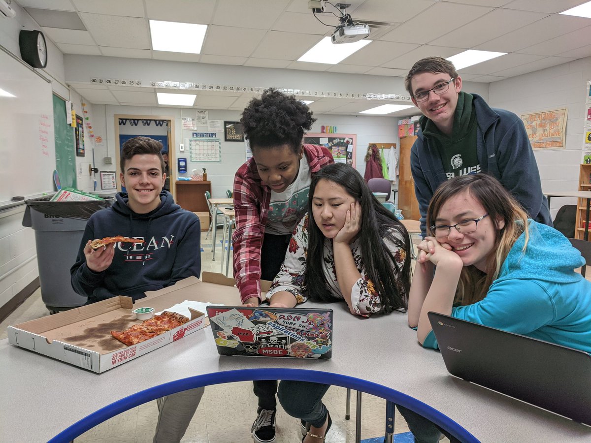 Johnstma's tweet photo. Lunch with the hardworking AP Computer Science students who have been doing #HourofCode2019 at Whitman.   🍕#Tosacodes #tosaproud https://t.co/y15NKDpuPq